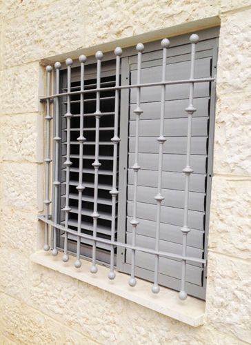 סורגים מעוצבים לחלון בירושלים