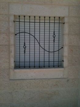 סורגים לחלון בירושלים
